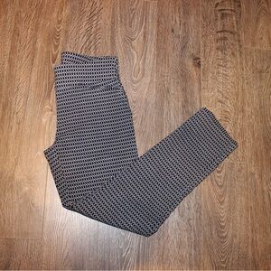 Attyre Cropped Black and White Pattern Pants Size 6